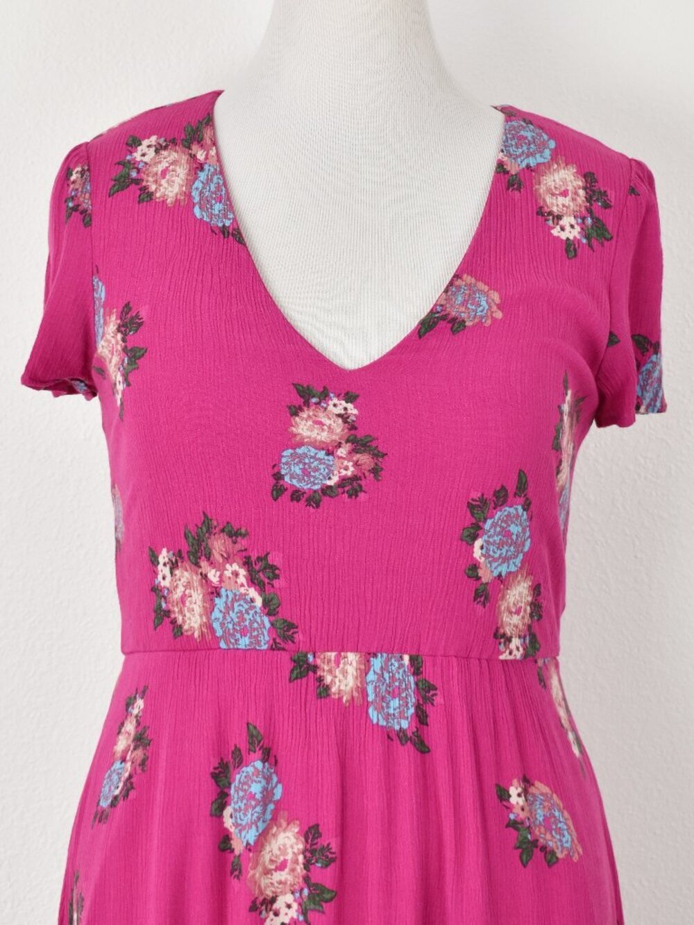 Wayf Floral Crinkle Midi Dress - L - Picture 2 of 10